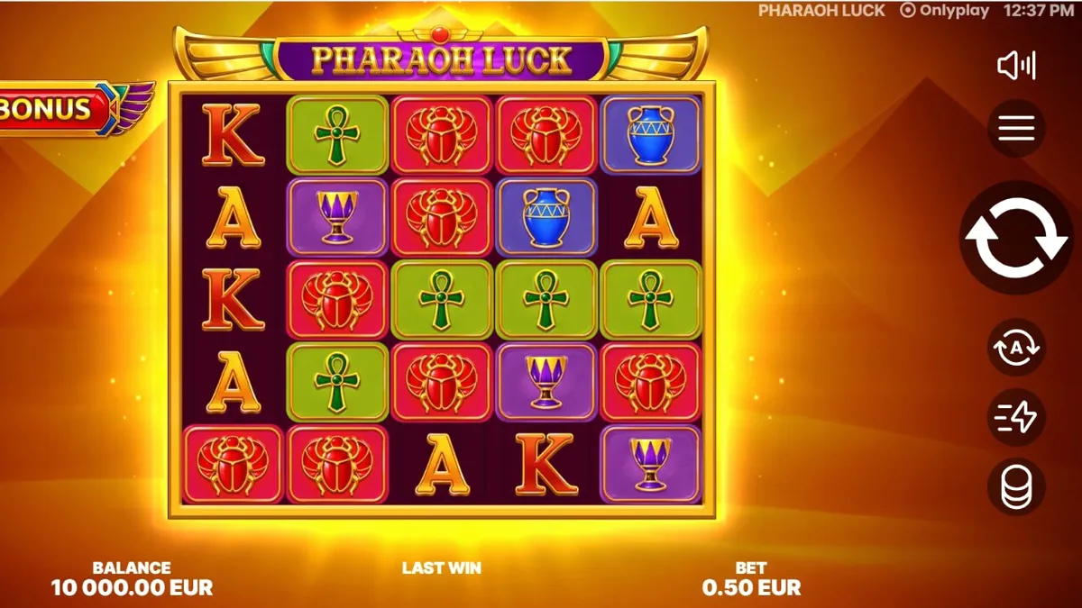 หน้าจอเกมสล็อต Pharaoh Luck ที่มีพีระมิดและสัญลักษณ์อียิปต์โบราณ